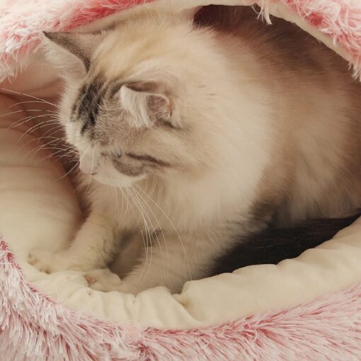 flauschiges Katzenbett halb geschlossenes Katzennest